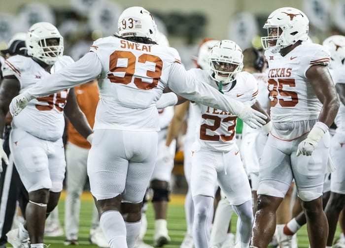Texas Longhorns celebrate a sack
